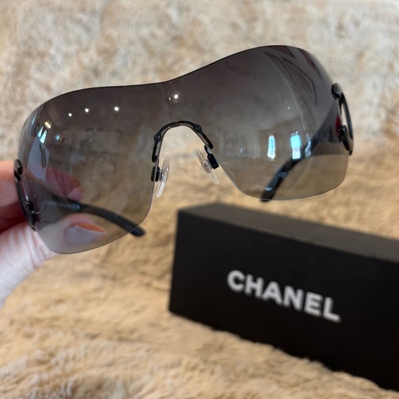 CHANEL 4124 Black Sunglasses with Case - Picture 2 of 15